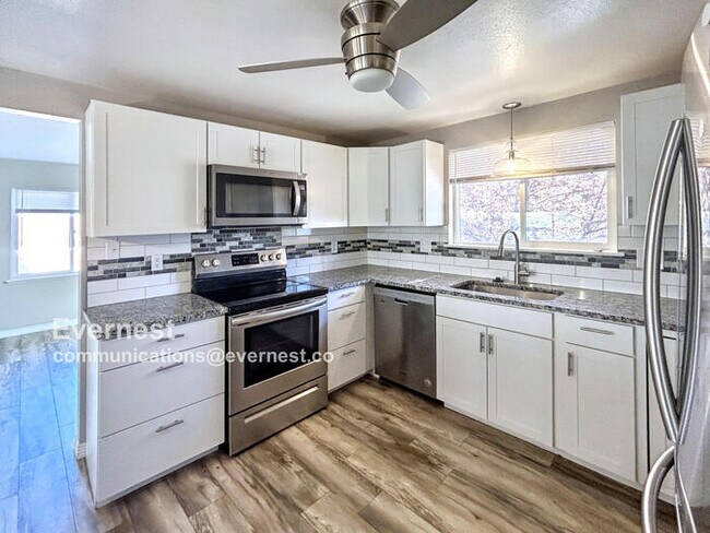Foto del edificio - 2507 Flintridge Dr