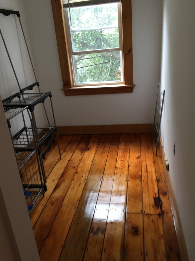 Building Photo - 6 Plymouth St