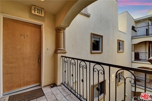 Foto del edificio - 123 S Clark Dr