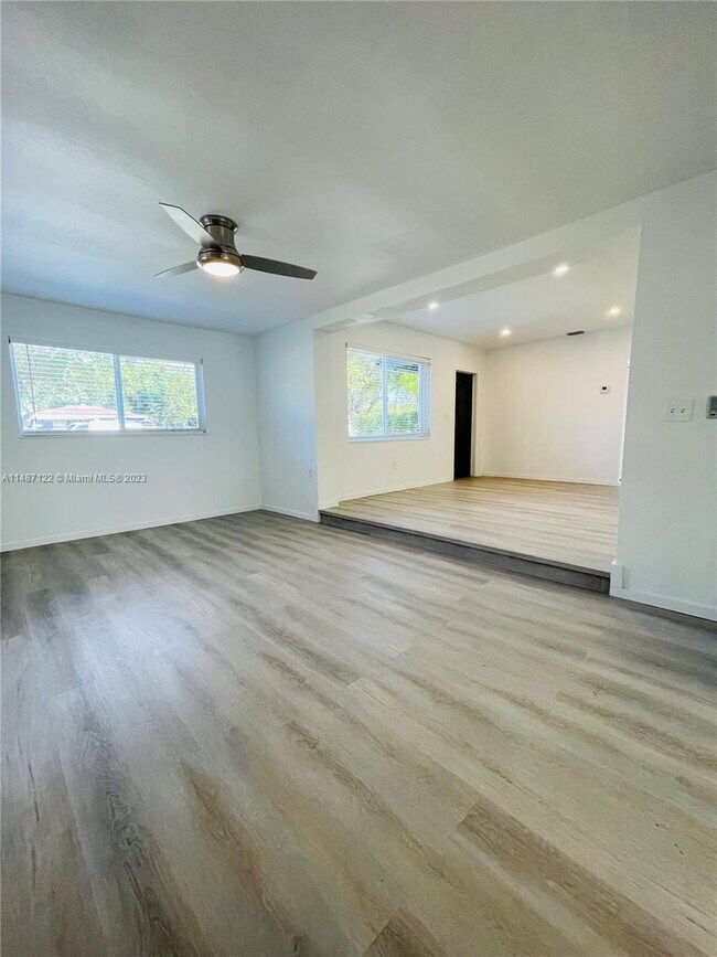 Foto del edificio - 1150 NE 132nd St