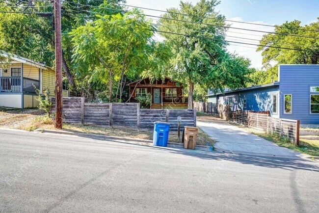 Foto del edificio - 2504 E 9th St