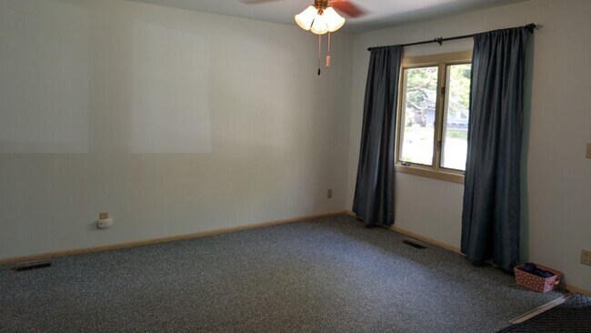 Foto del edificio - Three-Bedroom Home