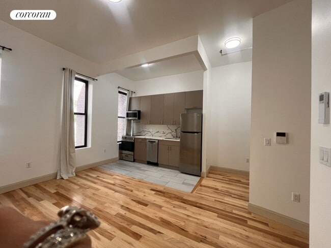 Building Photo - 47 W 71st St