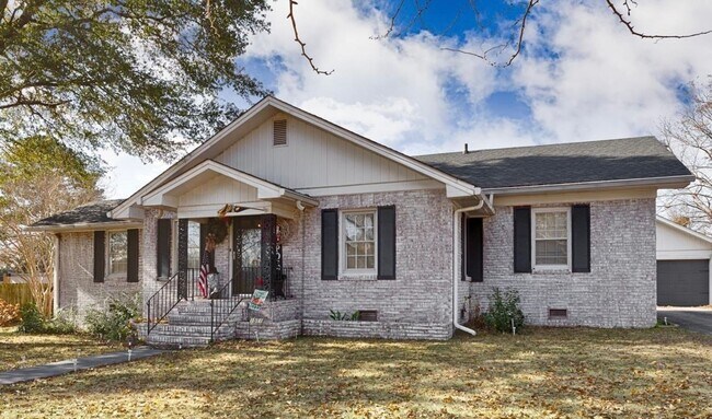 Foto del edificio - Charming 3 Bedroom, 2 Bathroom Home in Dec...