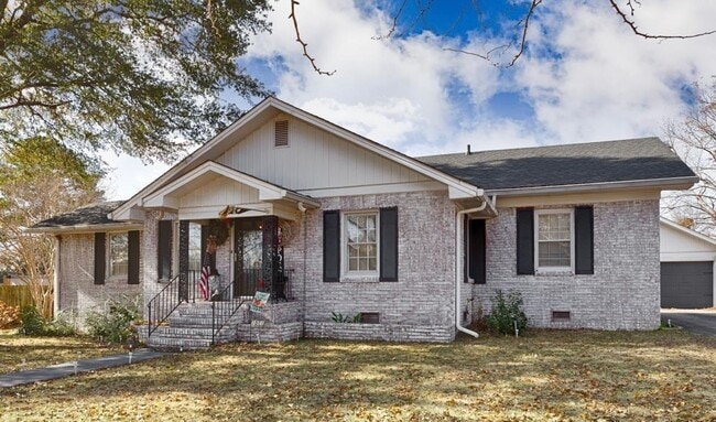 Building Photo - Charming 3 Bedroom, 2 Bathroom Home in Decatur, AL - Move In Special!