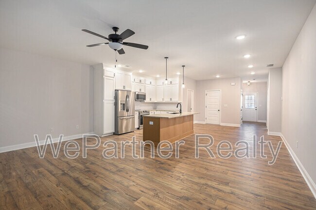 Building Photo - 138 Crest