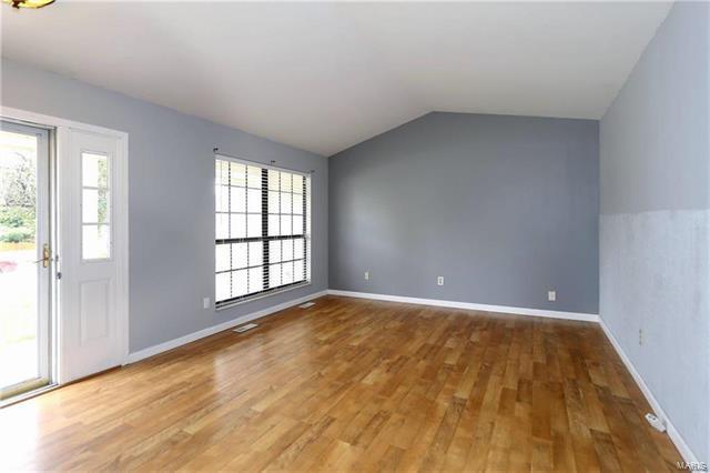 Building Photo - 812 White Picket Ln