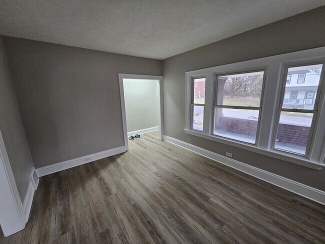 Building Photo - 9711 Aetna Rd