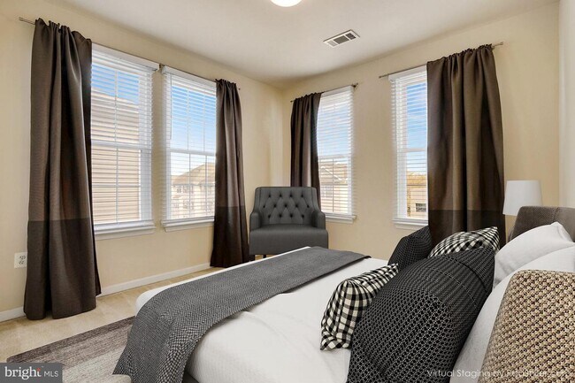 Building Photo - 2465 Army Navy Dr