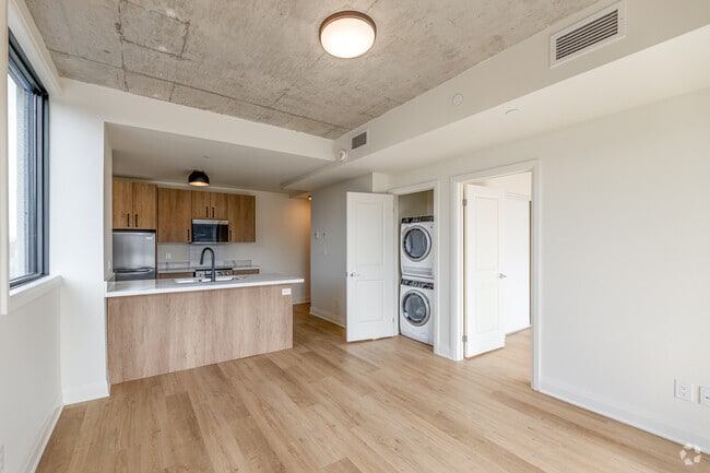 1BR, 1BA - 644SF - Living Room - 11 Robert