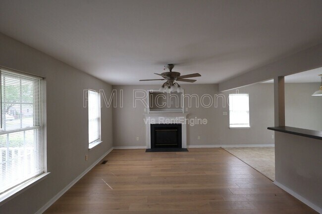 Foto del edificio - 9824 Willow Glen Ct