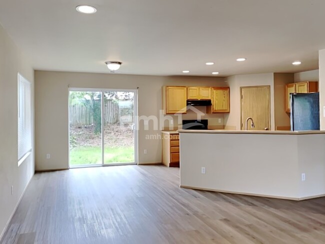 Building Photo - 17811 Silver Creek Ave E
