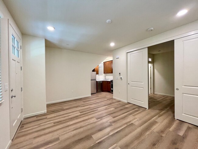 Building Photo - 1 Bedroom, 1 Bath Condo Convenient Napa Lo...