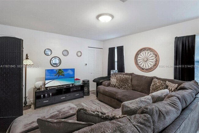 Foto del edificio - 219 NW 7th Ct