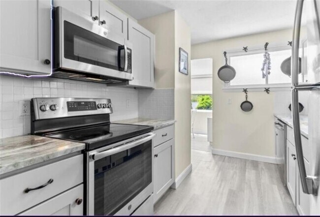 Building Photo - 30 Brown St