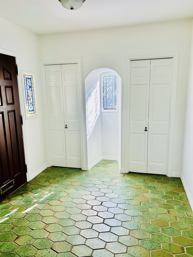Foto del edificio - 1258 Monterey St