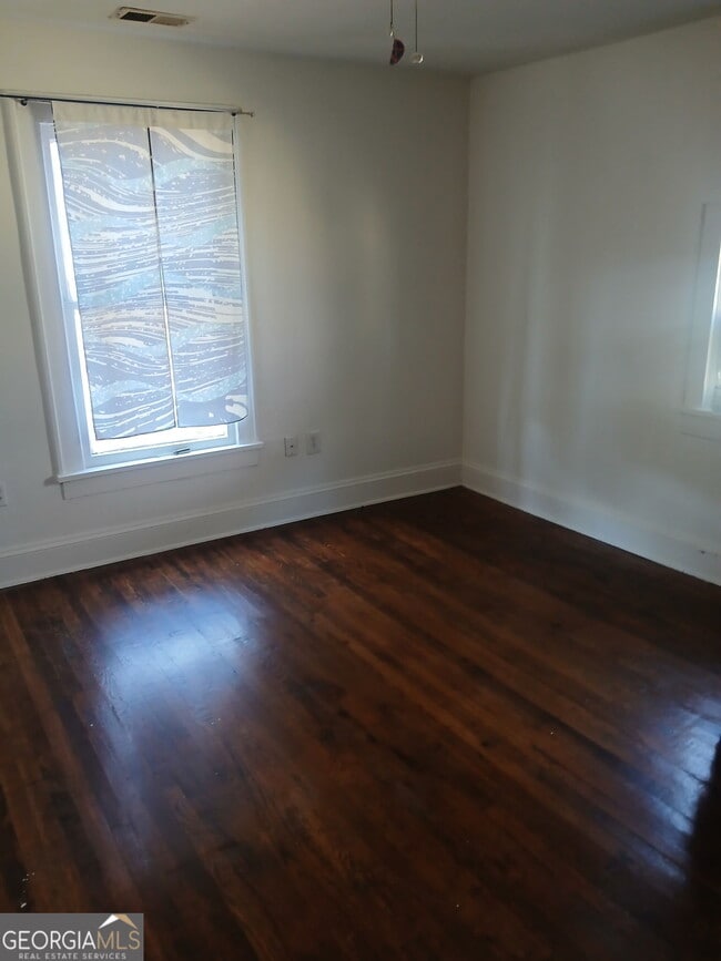 Building Photo - 386 Haas Ave SE