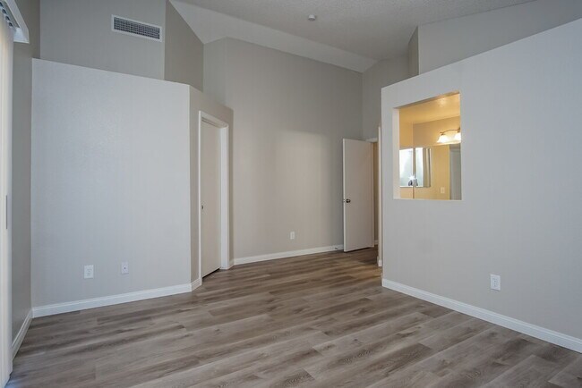 Building Photo - 8024 S Counterpoint Ln