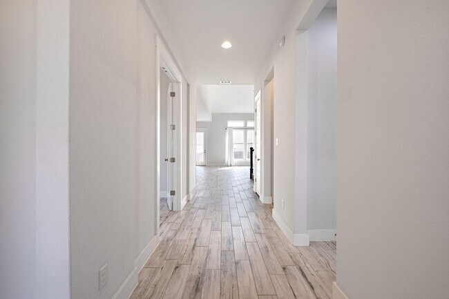 Building Photo - Outstanding 4 Bedroom, 3.5 Bath Home w/ Designated Office in Kyle