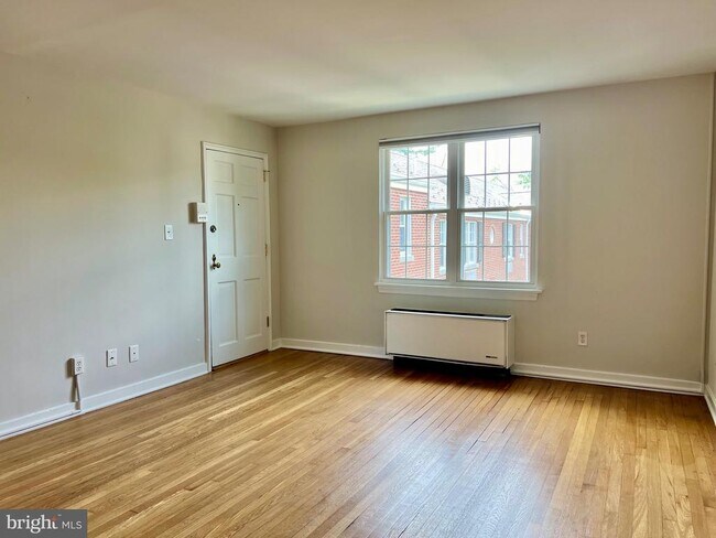 Building Photo - 205 E Glebe Rd