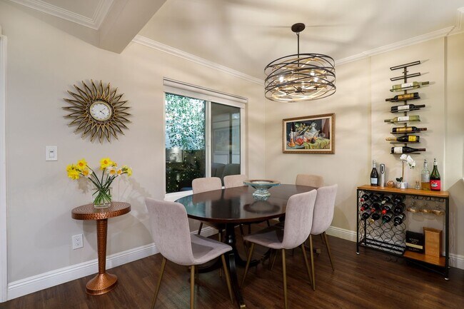 Foto del edificio - 4528 Colbath Ave