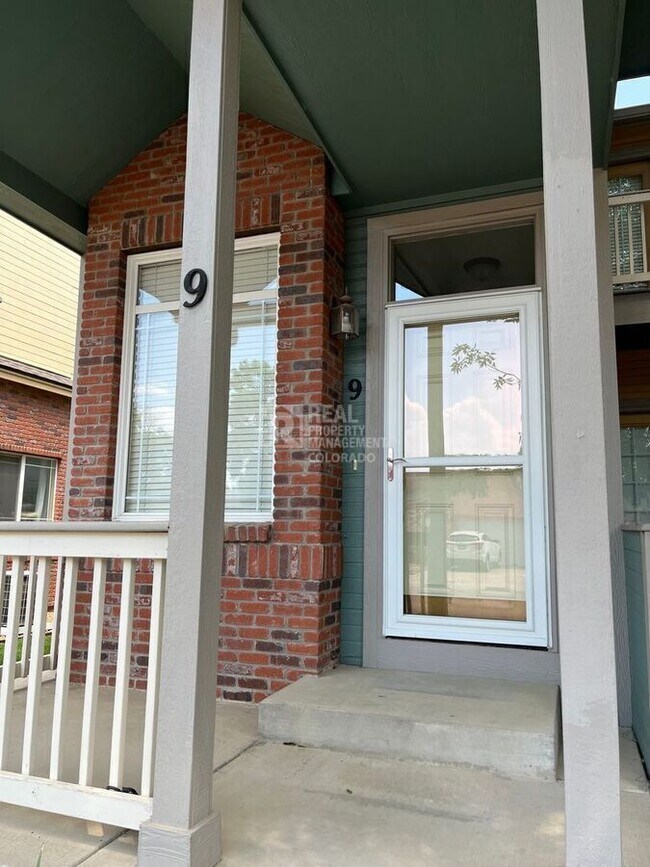 Building Photo - 818 S Terry St