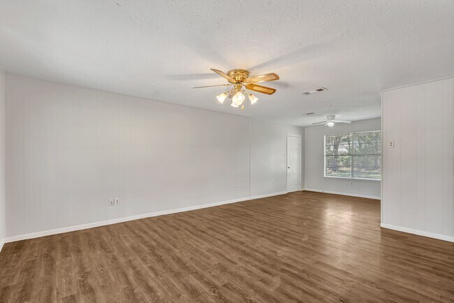 Foto del edificio - 3699 Piney Point Rd