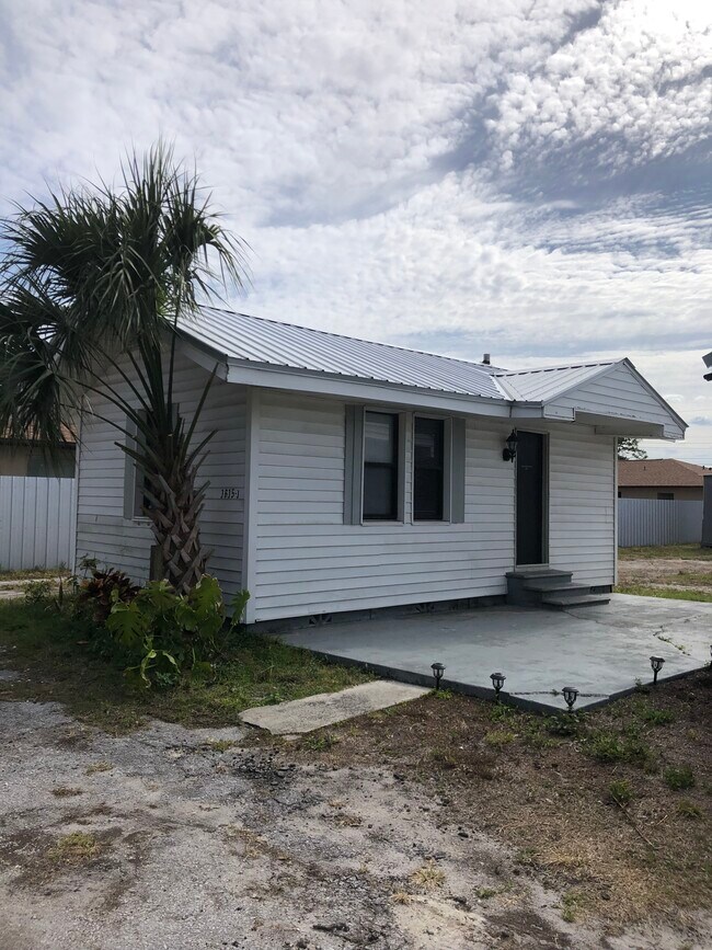 Building Photo - 1615 Goodyear Ave