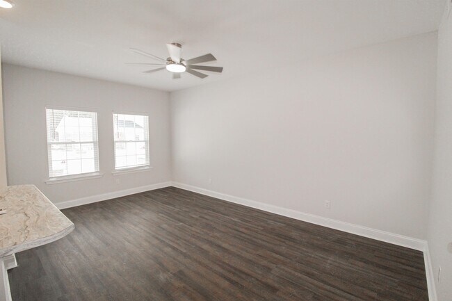 Foto del edificio - 130 Briarwood Rd