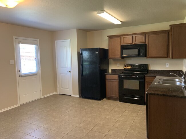 Foto del edificio - 471 Harding Ln