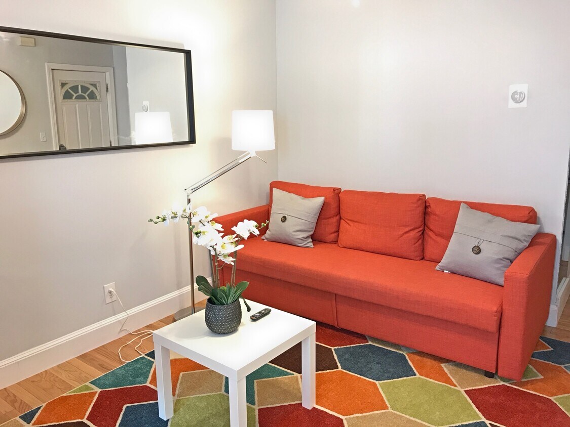Foto principal - 130 W 8th St