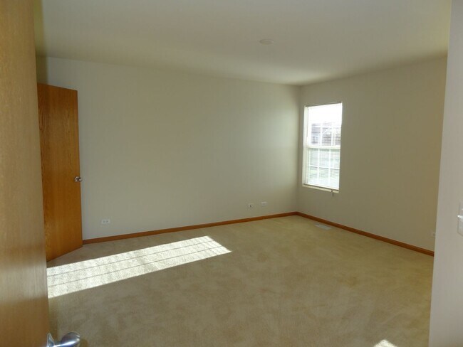 Foto del edificio - 3 BEDROOM, 1.1 BATH TOWNHOME IN BRISTOL BA...