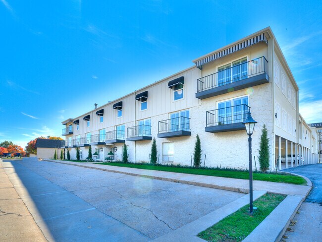 Building Photo - 1110 Sherwood Ln