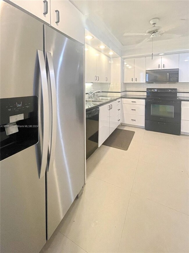 Building Photo - 9511 Collins Ave