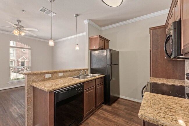 Foto del edificio - AUGUST 2026 PRE-LEASE Spacious 1 Bed/1 Bat...