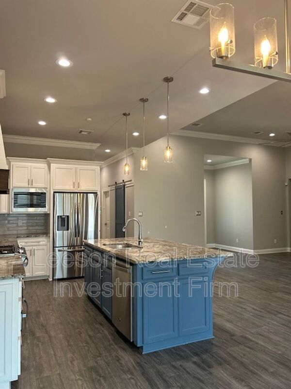 Building Photo - 2076 Highpoint Pl