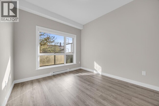 Building Photo - 610 Brantford St