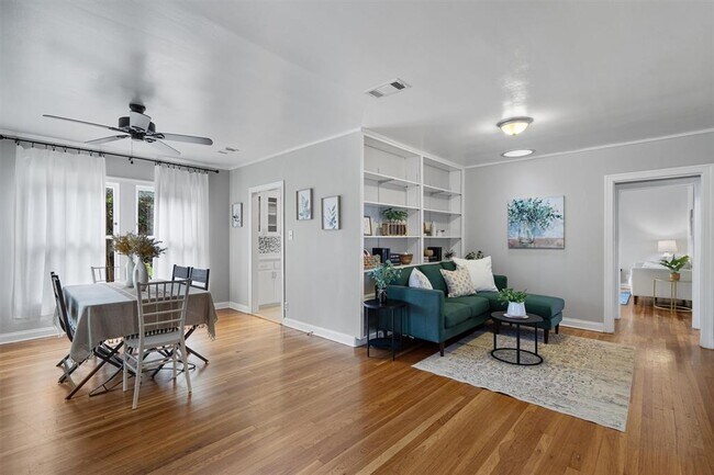 Foto del edificio - 3215 Oakmont Blvd
