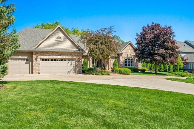 Building Photo - 7402 Hollyann Ln