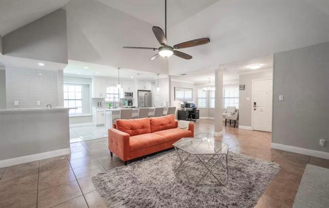 Building Photo - 313 Diamond Dr