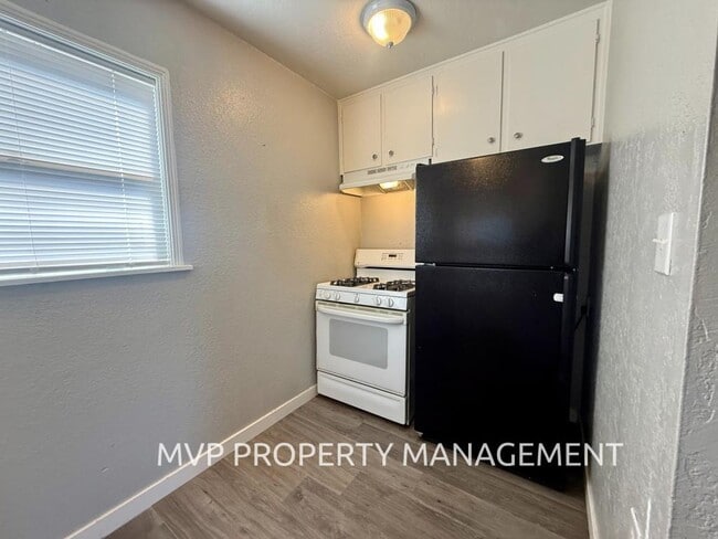 Foto del edificio - 444 Dodge Ave