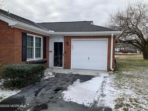 Building Photo - 37 Dogwood Dr