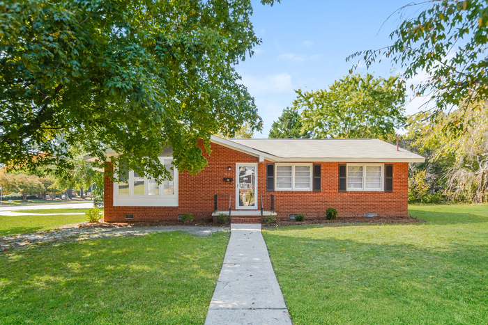 Primary Photo - Inviting 3-Bedroom Home