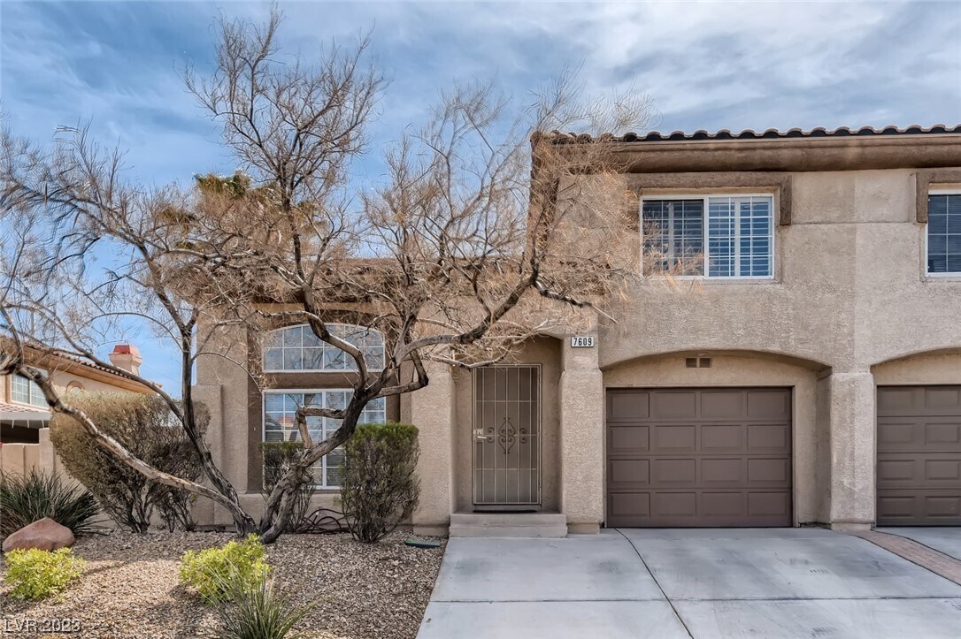 Foto principal - 7609 Almeria St
