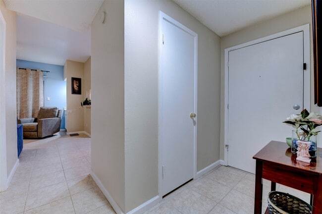 Building Photo - 2300 Augusta Dr