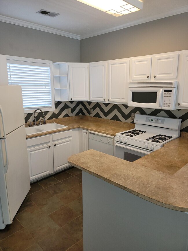 Building Photo - 1545 Springleaf Ct SE