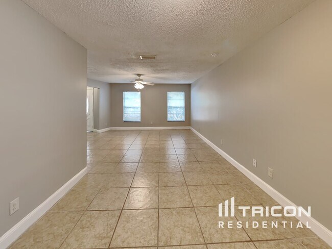 Building Photo - 818 Tarawood Lane Valrico FL
