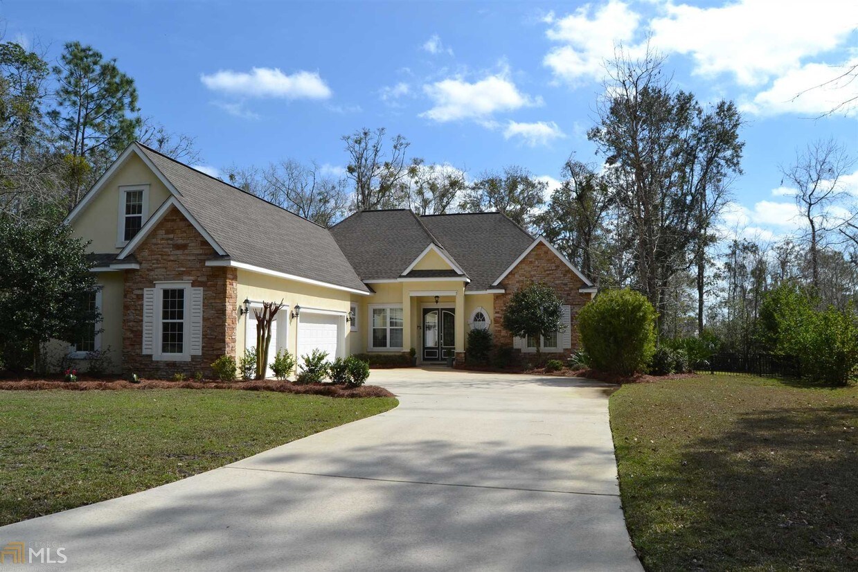 Primary Photo - 104 Reserve Cir