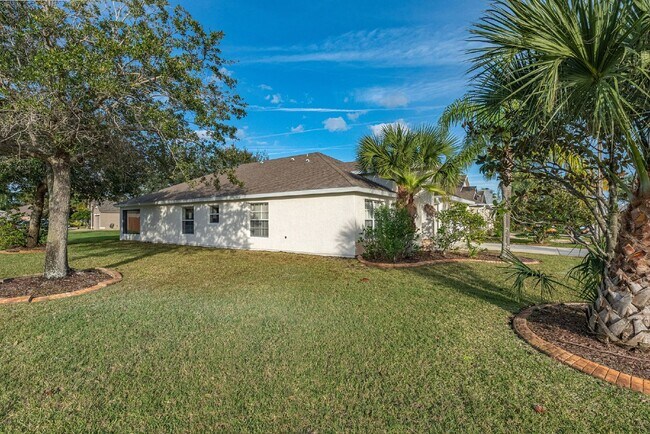 Building Photo - 3 bedroom, 2 bathroom conveniently located!