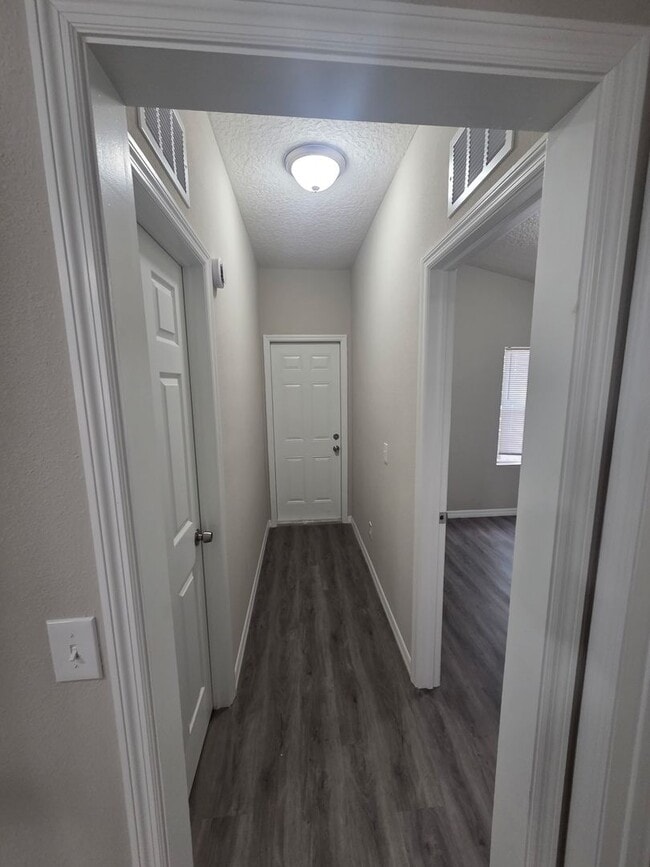 Foto del edificio - 3 bed 2 bath